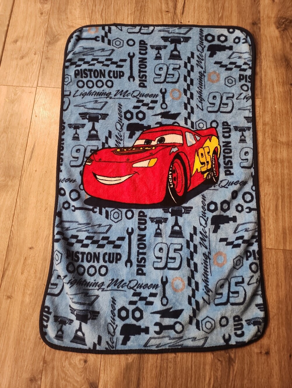 Disney Lightning McQueen Throw Blanket in Red Blue Toddler Baby Piston Cup 95